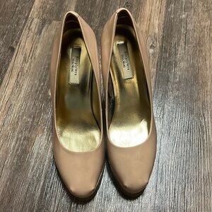 Vera Wang Nude Heels